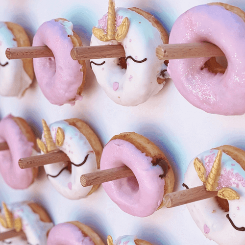 Drveni zid sa krofnama