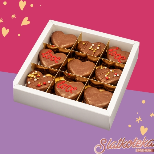Brownie golden box na roze ljubičastoj pozadini