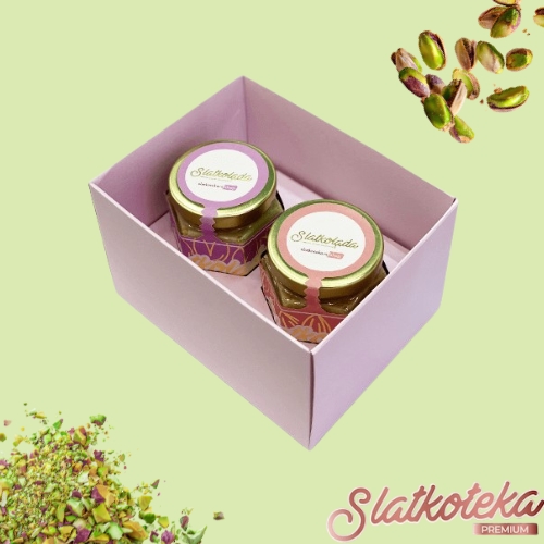 Pistachio White gift box na zelenoj pozadini sa pistaćima