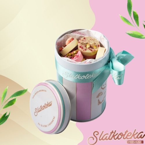 Chocolate mix metal box za poklon klijentu na krem roze pozadini