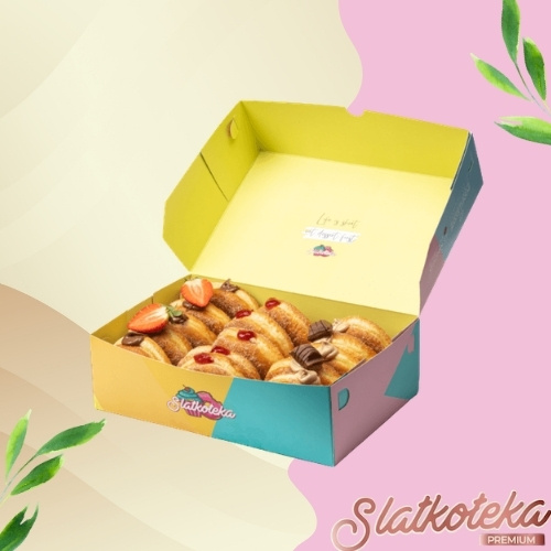 Klasik mix jagoda na krem roze pozadini