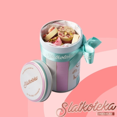 Chocolate mix u metalnoj kutiji roze pozadina