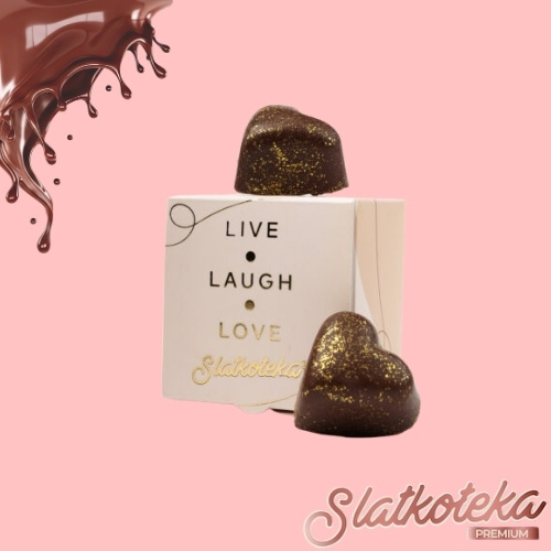Dubai mini praline u obliku srca na roze pozadini