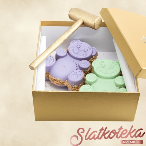 slatkomeda na krem pozadini