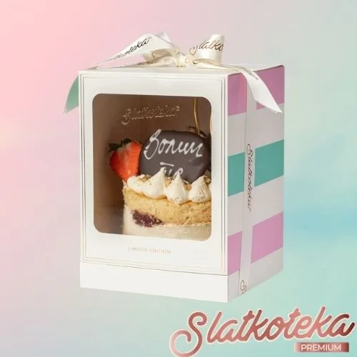 Mini Gift Cake Kapri na roze plavoj pozadini