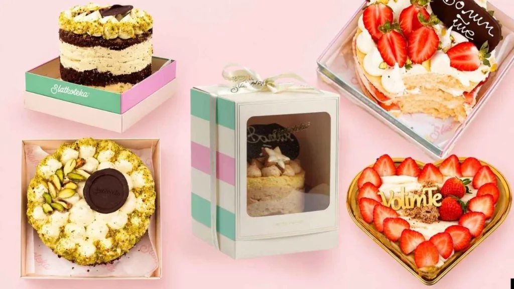 prikaz 5 mini tortica na roze pozadini